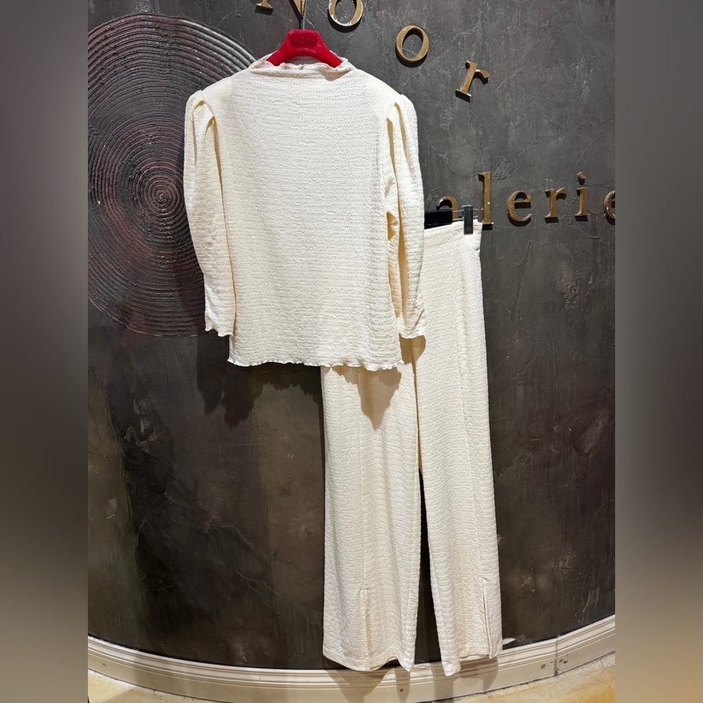 2nd day Cream Textured Two-Piece old money Set blouse & pants resortwear NWT